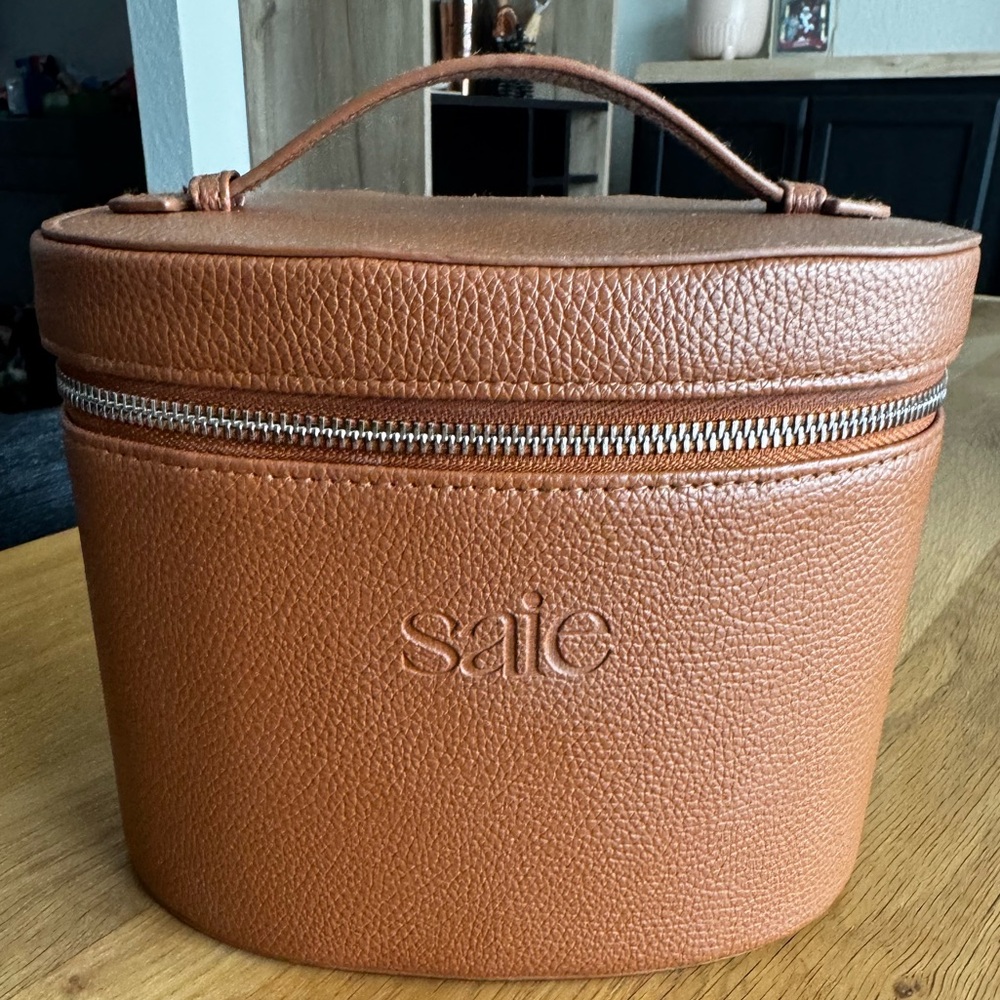 Sold out Saie Vanity Case brown tan